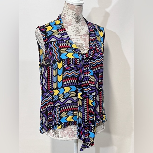 TUCKER Bright geometric print sleeveless blouse size S. - Picture 1 of 12